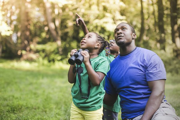 Quelles sont les astuces pour réduire les déchets plastiques en camping?